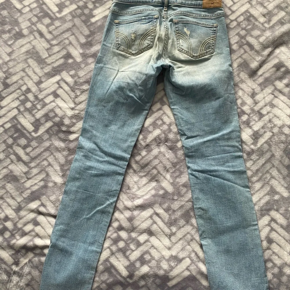 HOLLISTER RIPPED JEANS - Picture 5 of 5